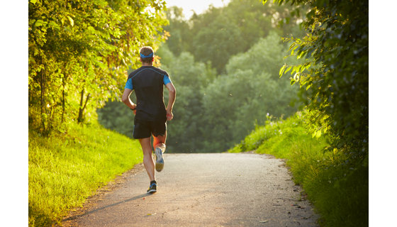 الجري يقوي عضلات الفخذ ويساعد في بناء القدرة على التحمل