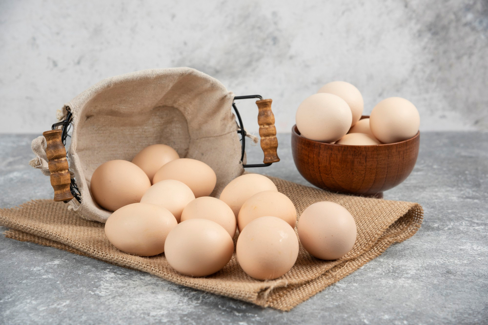 يشيع استخدام بياض البيض لشد الجلد المترهل 