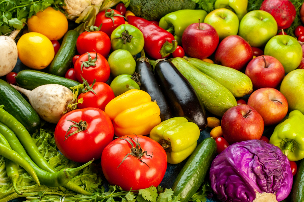 تعد الفواكه والخضروات من بين أهم فئات النظام الغذائي الصحي والتي يمكن دمجها في أي نظام غذائي للحصول على وجبة صحية مُغذية 