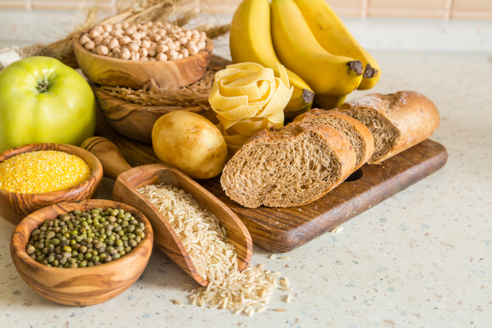 الكربوهيدات من العناصر الأساسية للجسم ومن أهم مصادره الخبز والحمص 